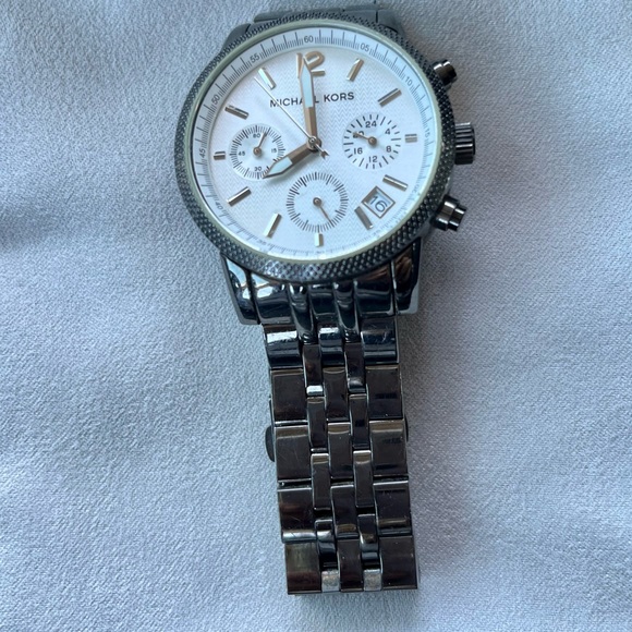 Michael Kors Chrome watch - Picture 1 of 3